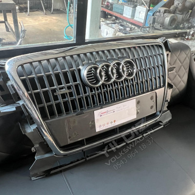 Audi Q5 8R0853651 Çıkma Ön Panjur 2009-2012